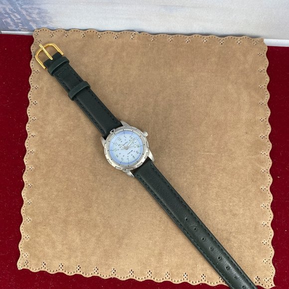 Columbia Sports Wear Sports Watch Silver Tone with Bluish Face Luminous Hands - Picture 5 of 8